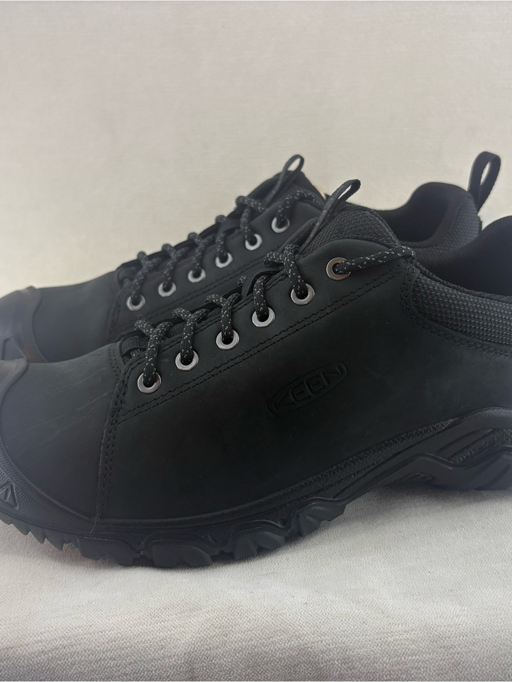 Keen Targee Men's Black Low-Top Hiking Sneakers size 10/43 NEW